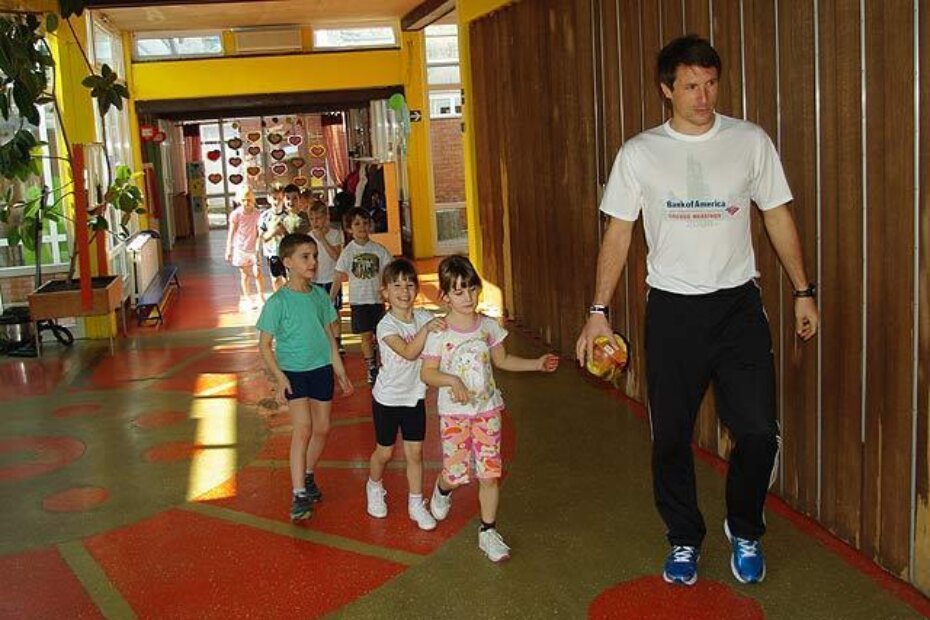 Dolazak djece u sportsku vježbvaonicu sa voditeljem Goranom Vrusom