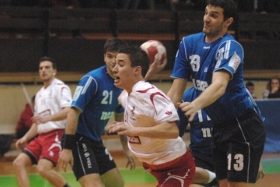 Matija Rađaković izmakao kontroli Vedrana Abramovića (13) i Alena Blaževića (21) (M. Mi.)