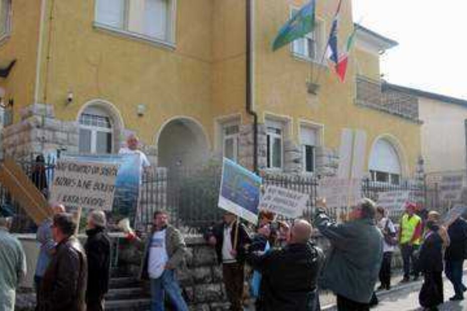 Ispred pazinskog ureda župana