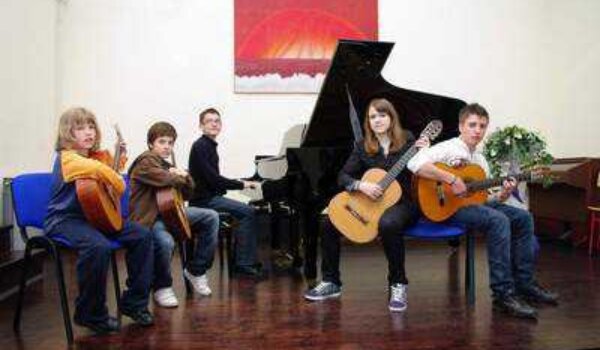 Dora Gašparini najbolja među gitaristima