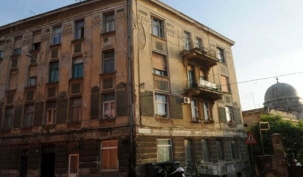 Propala s osam metara i pala na beton