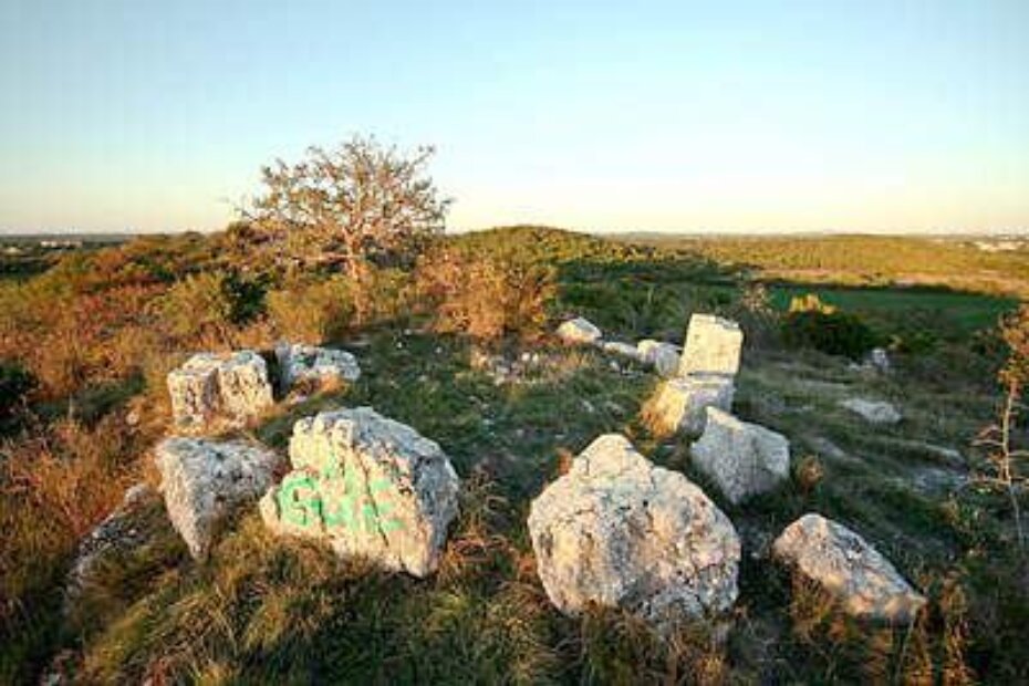 Megalitski spomenik Mali sveti Anđeo