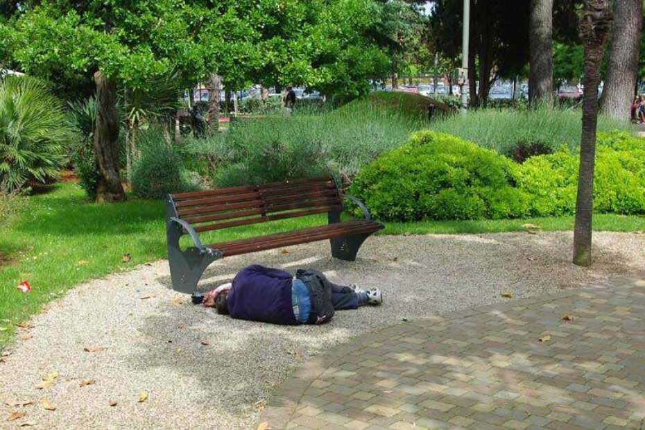Muškarac je ležao u Parku Olge Ban