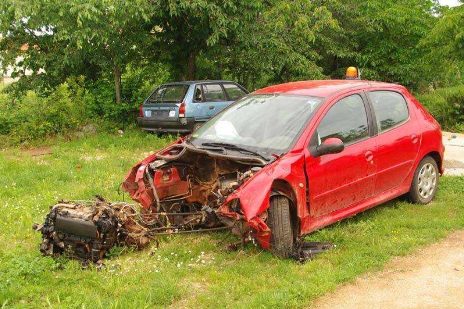 Motor se prilikom sudara potpuno odvojio od ostatka automobila