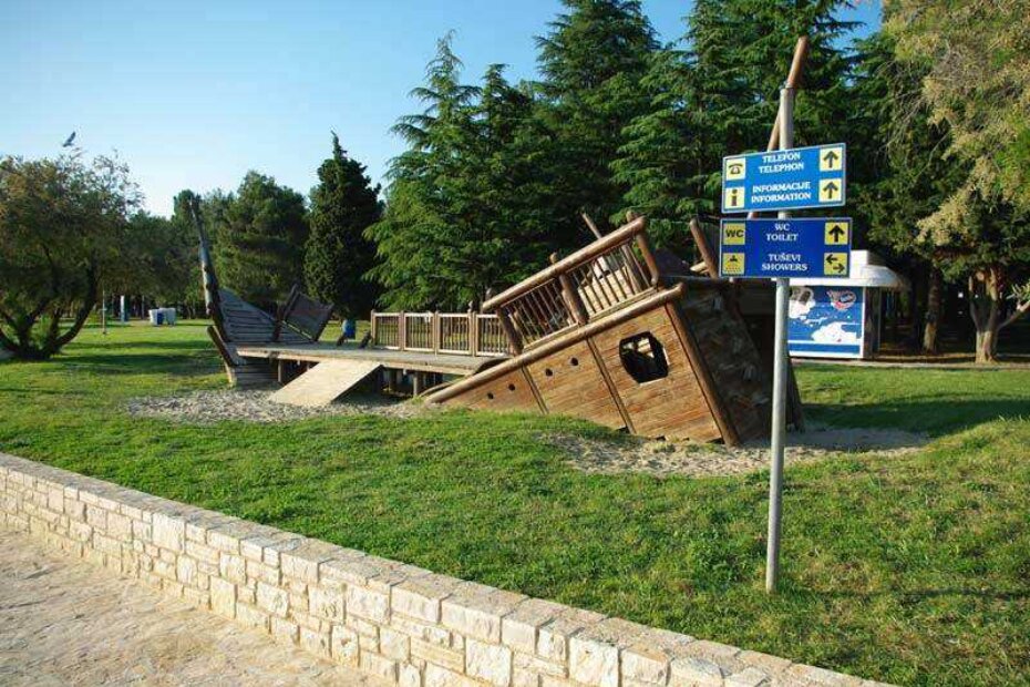 Potopljeni brod Bounty omiljeno je igralište porečke djece, ali i mnogobrojnih turista