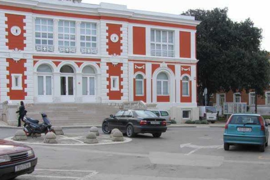 Pučko otvoreno učilište u Poreču (arhiva parentium.com)