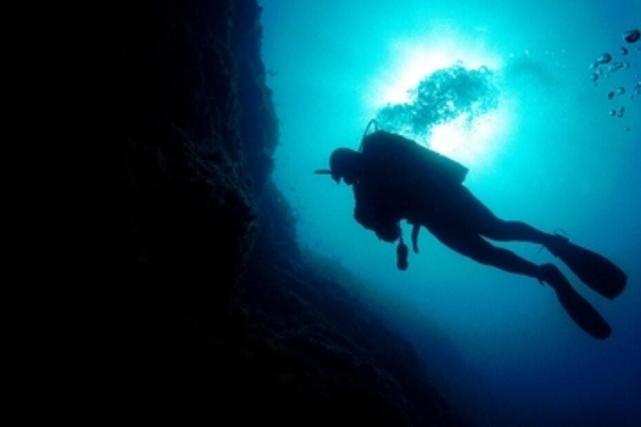 Ronilac spašen brzom intervencijom ribara, policije i hitne pomoći (Eduard STRENJA/Arhiva)