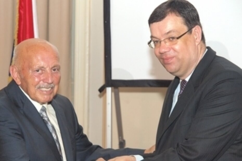 Ministar Damir Bajs uručio nagradu za životno djelo Ivanu Šegonu