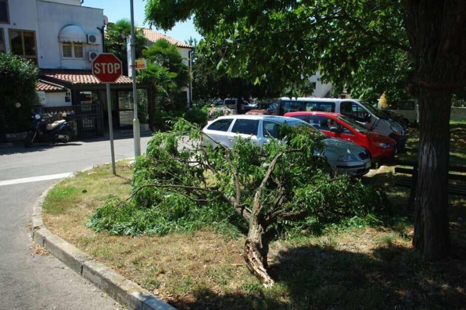Grana je, srećom, pala na mjesto gdje nema prolaznika ni parkiranih automobila