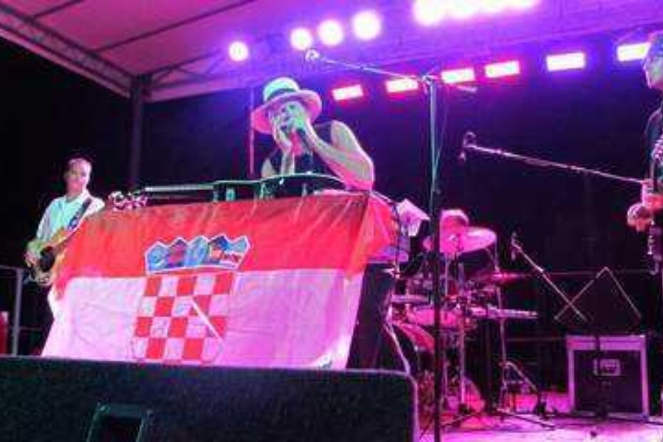 Watermalon Slim i The Workers sa hrvatskom zastavom