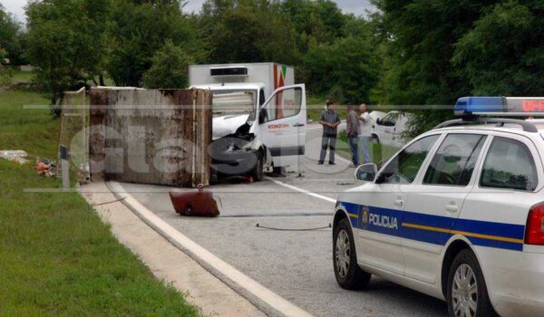 Od posljedica višestrukog sudara na cesti Baderna-Pazin preminuo vozač kamiona