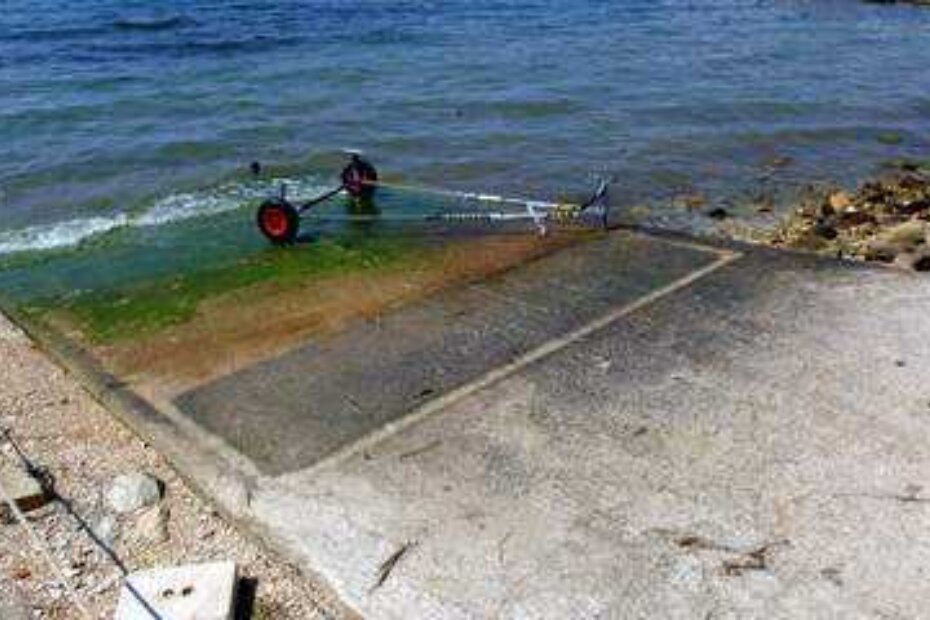 S prikolicom i jet-skijem u moru je završio i automobil (Mateo SARDELIN)