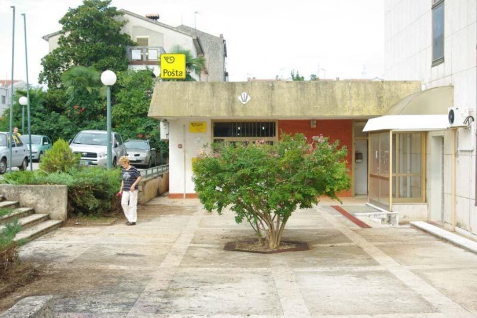 Sad se kraj cvijeta koji krasi sredinu platoa konačno može prolaziti bez bočnog provlačenja