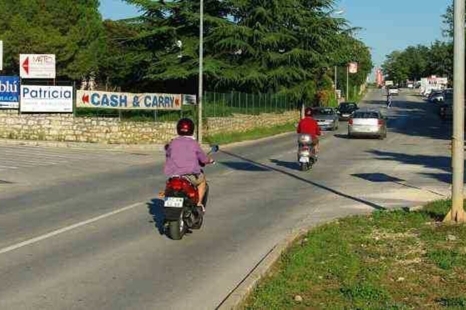 Raskrsnica Vlašićeve i Ujevićeve