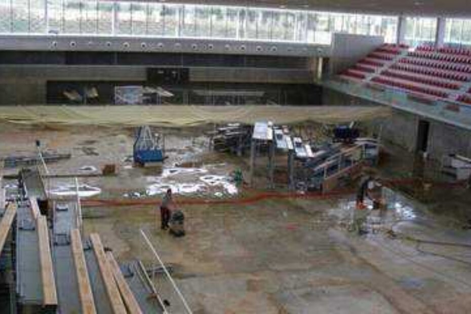 Čišćenje devastirane sportske dvorane u Novigradu u utorak