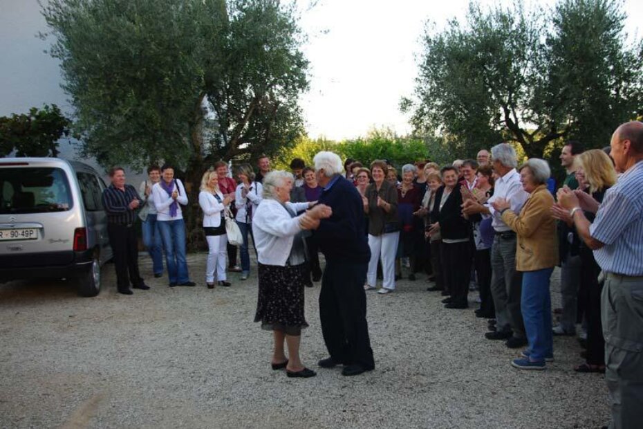 Feštu su plesom otvorili teta Milka i barba Silio, najstariji među prisutnima