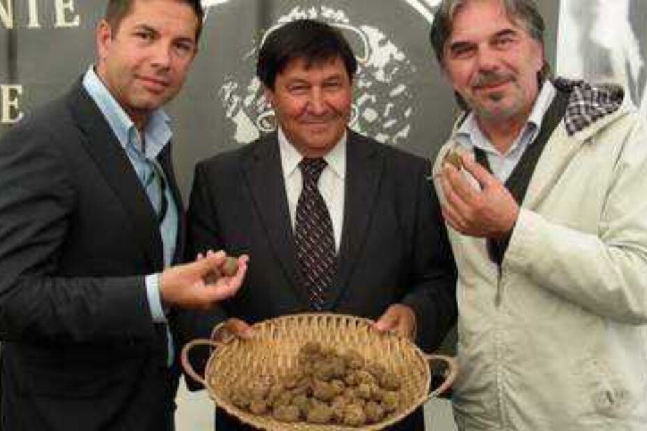 Otvorili izložbu tartufa - pjevačke zvijezde Ronald Braus i Davor Radolfi te Giancarlo Zigante