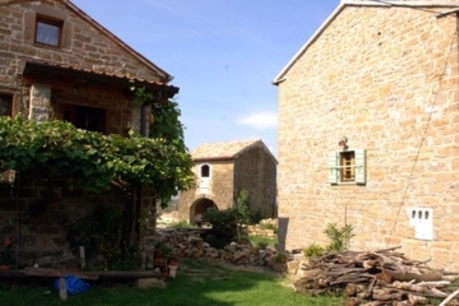 Kuća Loriza Tuljak (lijevo) i Giuliana Bubole (desno)