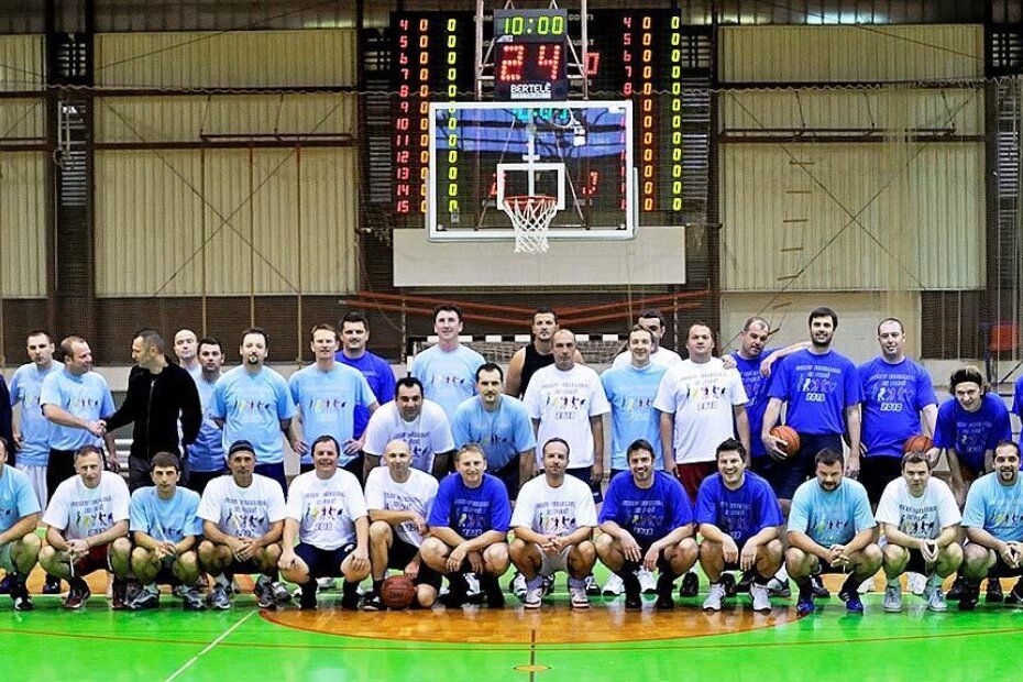 Zajednička fotografija svih ekipa na susretu generacija
