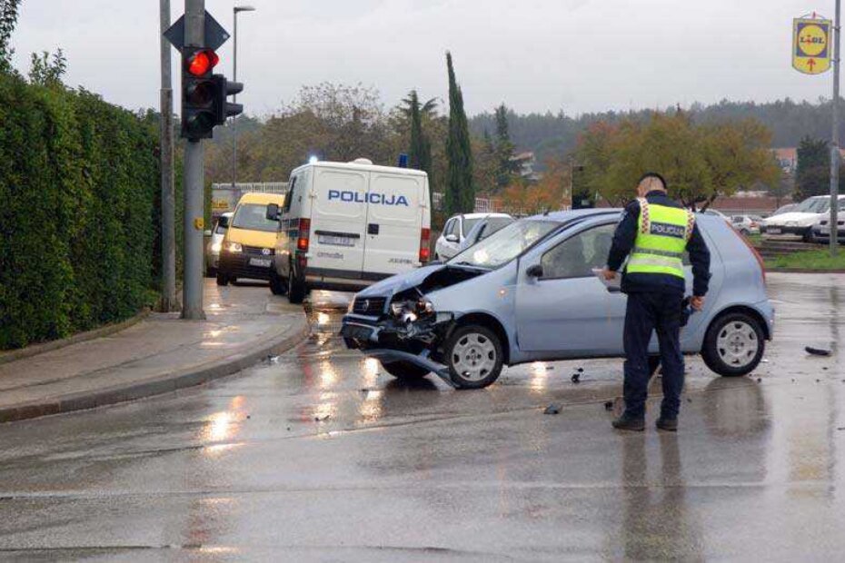 Fiat punto ostao je prepriječen preko kočnika