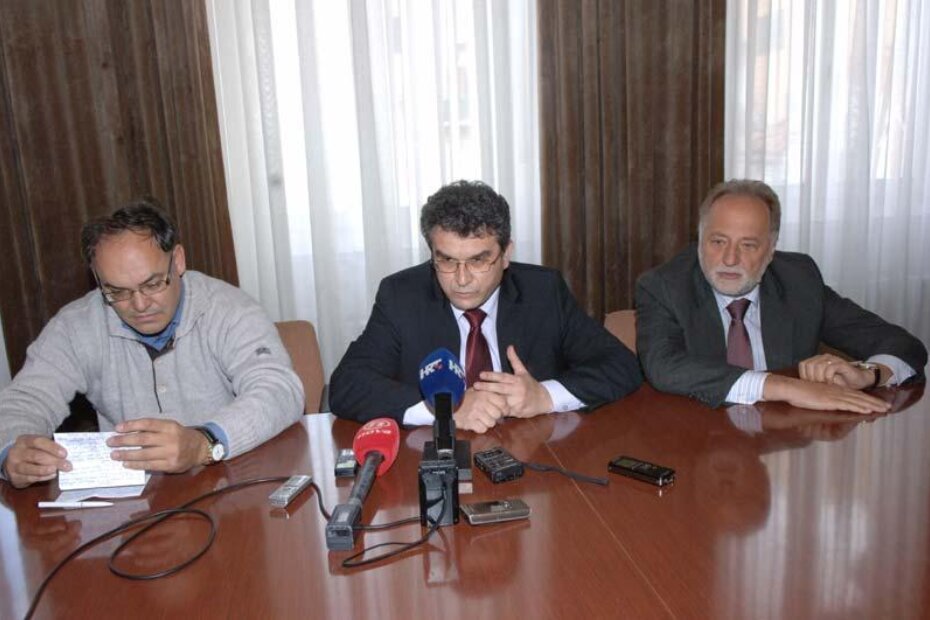 Damir Kajin, Edi Štifanić i Egidio Kodan na današnjoj tiskovnoj konferenciji u gradskoj palači