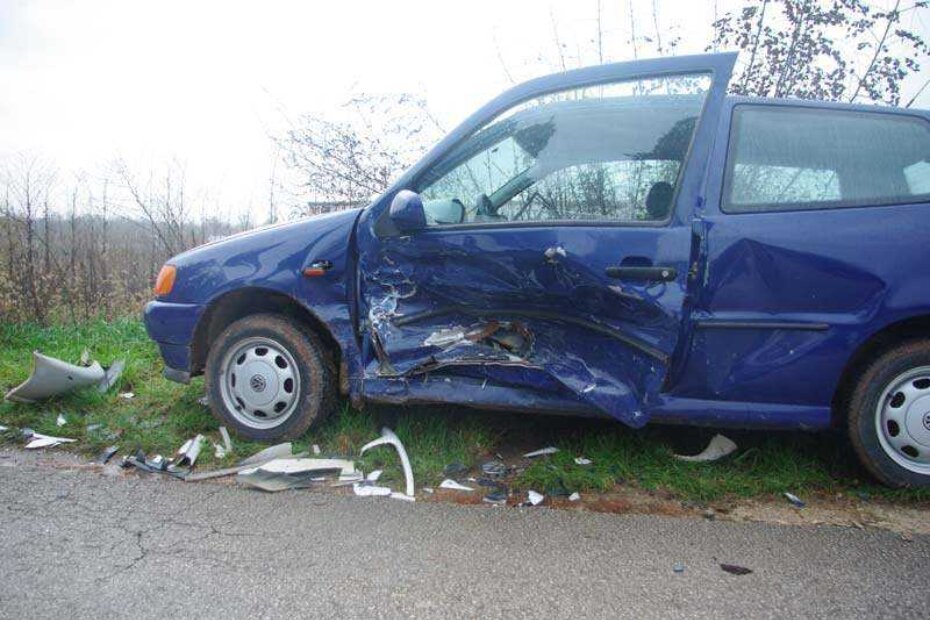 Automobil u kojem se nalazila vozačica koja je u sudaru zadobila teže tjelesne ozljede