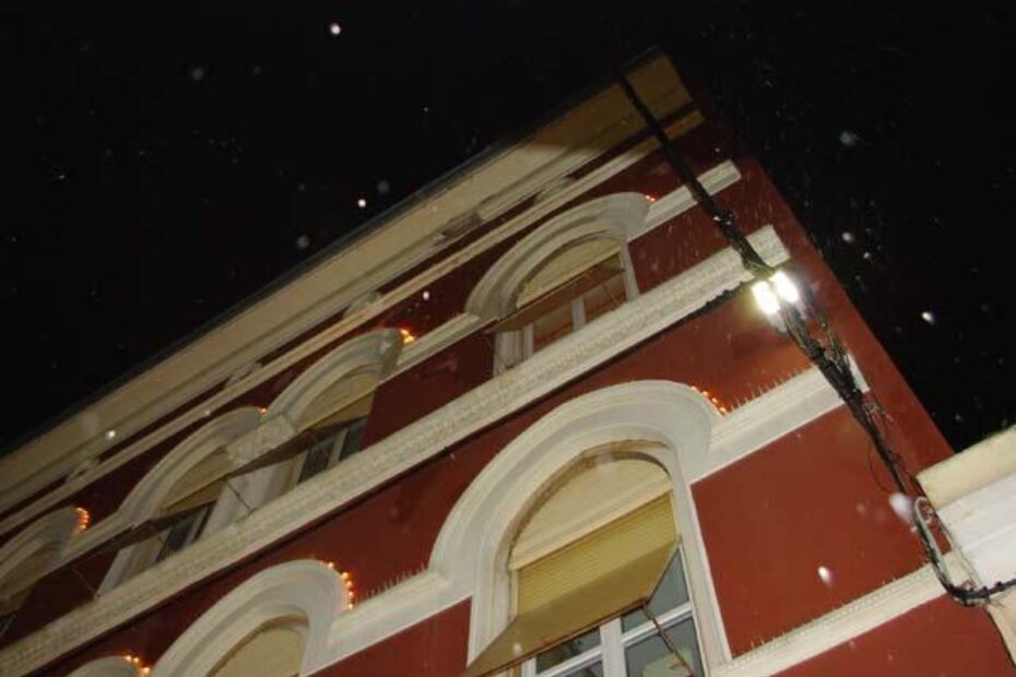 Zgrada Circola sa koje je otpao komad žbuke