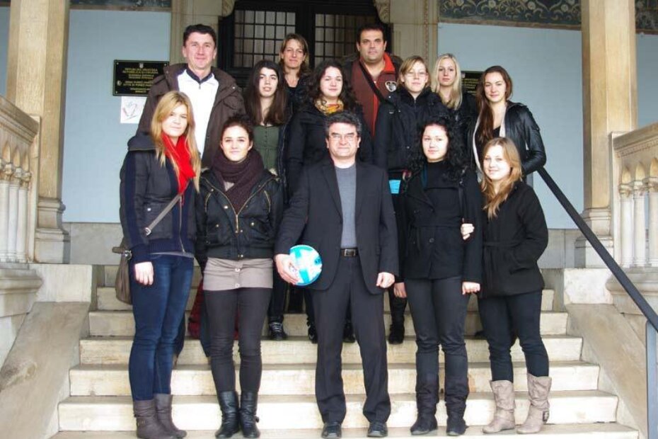 Zajedničko fotografiranje na ulazu u Gradsku palaču