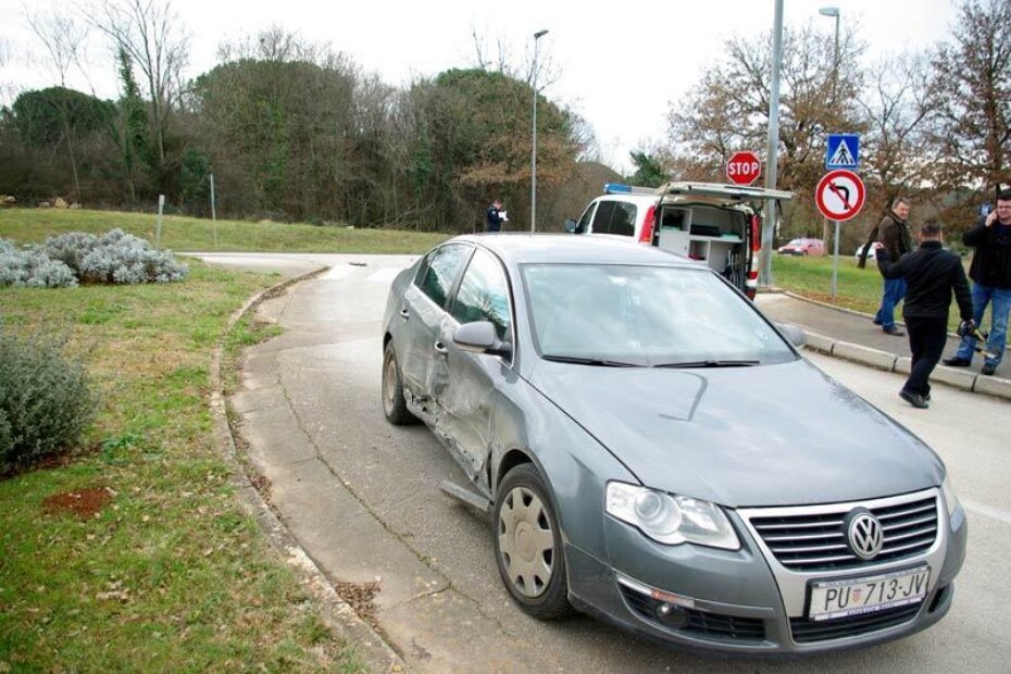 Passat je vjerojatno u voznome stanju, ali je također vrlo teško oštećen