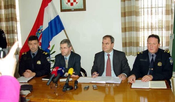 Bankomate su eksplozivnom smjesom raznijeli i opljačkali D.B. (23) iz Tara, M.Z. (19) i K.R. (20) iz Poreča