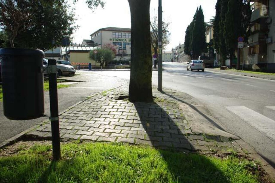 Rampa za invalide koja zapravo ničemu ne služi