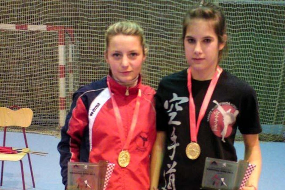 Diana Rogači i Reana Radovčić sa osvojenim zlatom u Virovitici