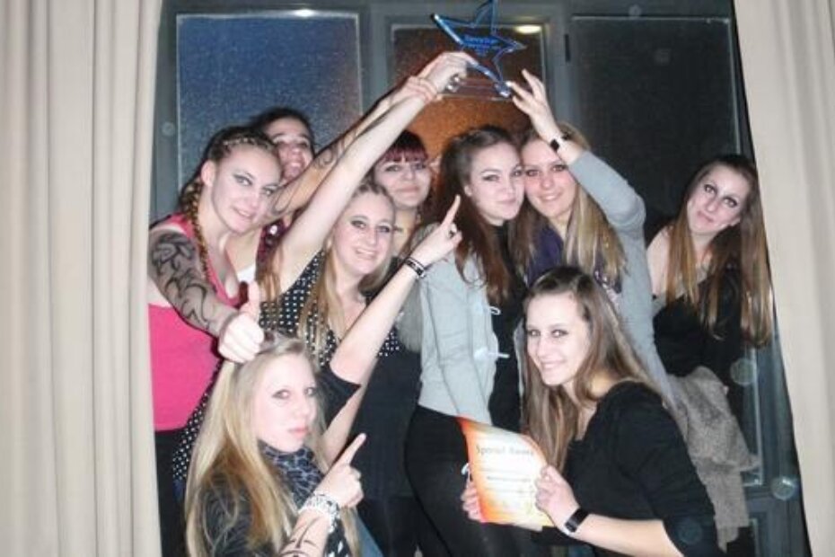 Članice skupine HONEY sa osvojenom dijamantnom zvijezdom