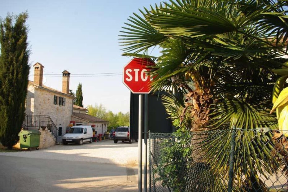 Ovako znak izgleda kad mu se sasvim približite