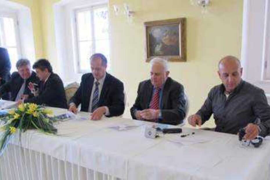 Četiri potpisa na pismo namjere