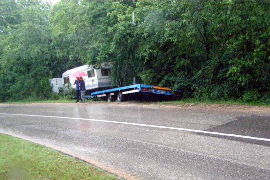 Novinar Glasa Istre podijelio je svoj kišobran sa vozačem kamiona u očekivanju pomoći
