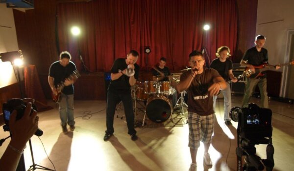 Video i Foto: God.name se vraća sa novim duplim singlom "Dno" i "Life".