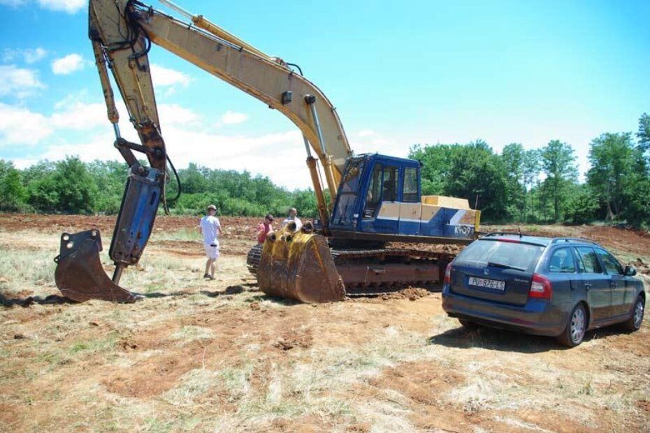 Vlasnik radnog stroja sa porečkim policajcima