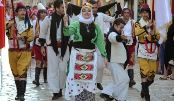 Folkloraši preplavili Poreč