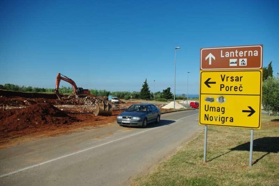 Gradilište na ulazu u Tar iz smjera Lanterne