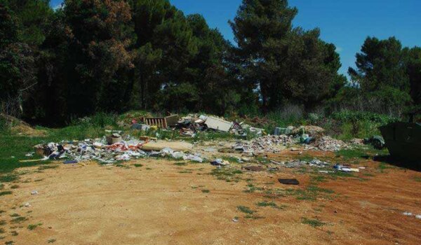 Kraj groblja u Baderni otvoreno smetlište