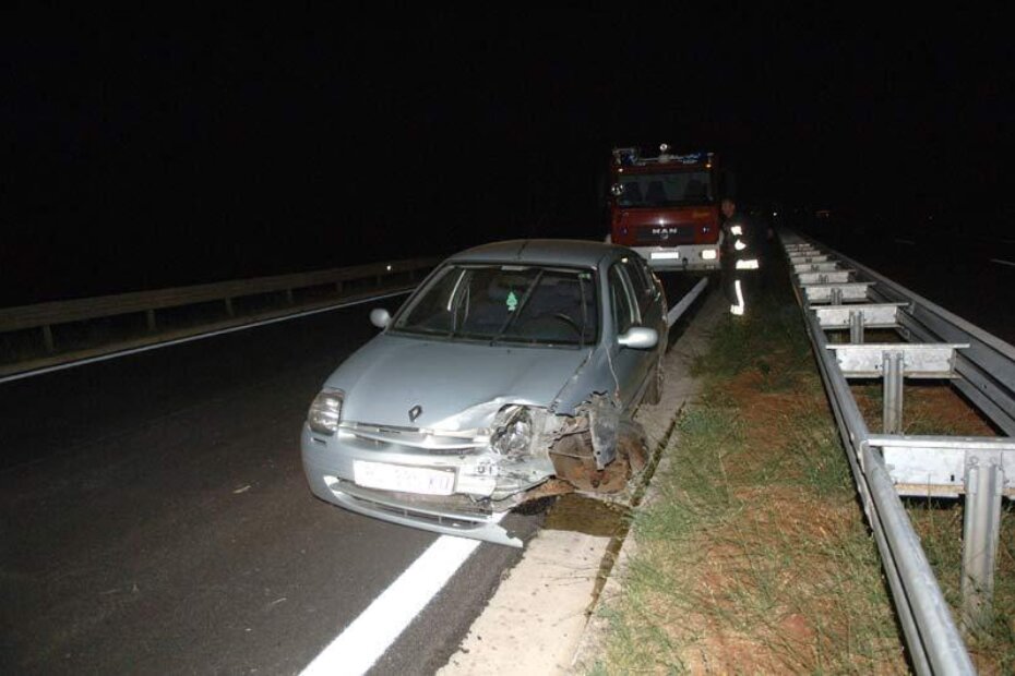 Teško oštećeni "clio" nakon sudara na Istarskom ipsilonu