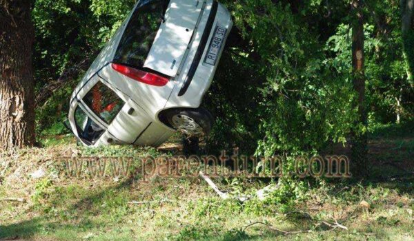Funtana: nakon spektakularnog izlijetanja Fiat završio gotovo na stablu