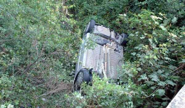U Tarskoj vali noćas sletjele automobilom u rupu, pronašli ih ujutro