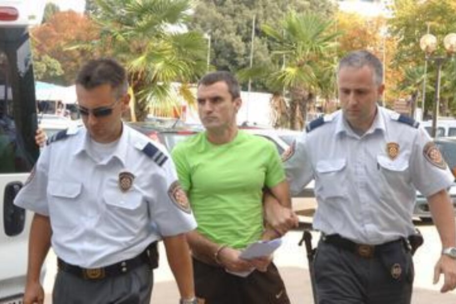 Policija dovodi Miru Đurića na suđenje