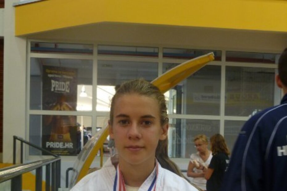 Paula Turković sa dvije osvojene brončane medalje u Slavonskom Brodu