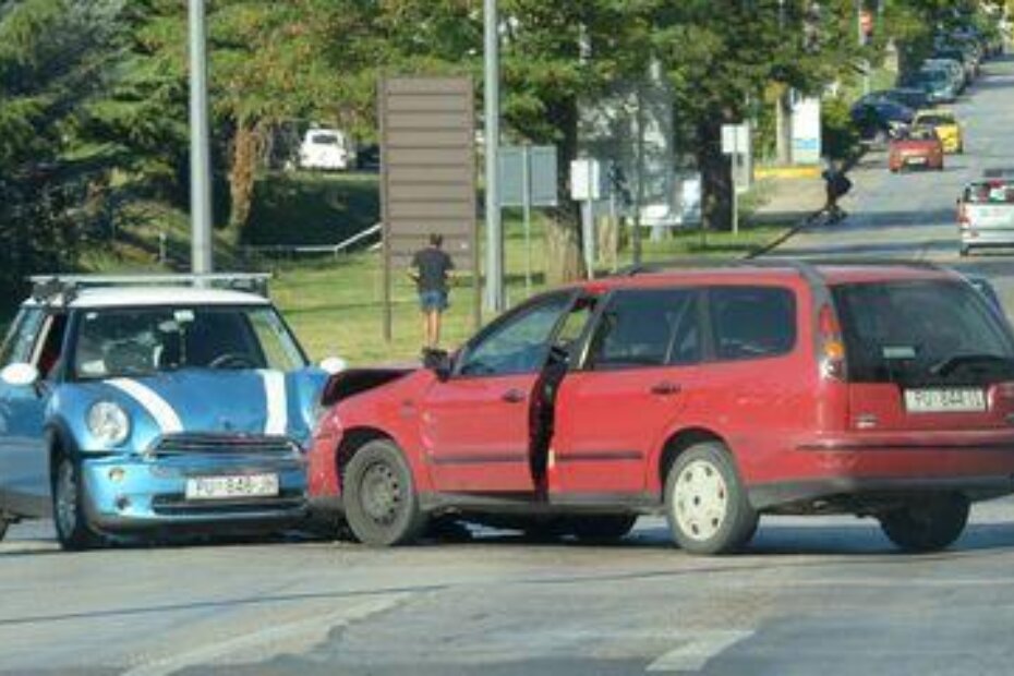 Na raskrižju su se sudarili mini moris i fiat (M. Mi.)
