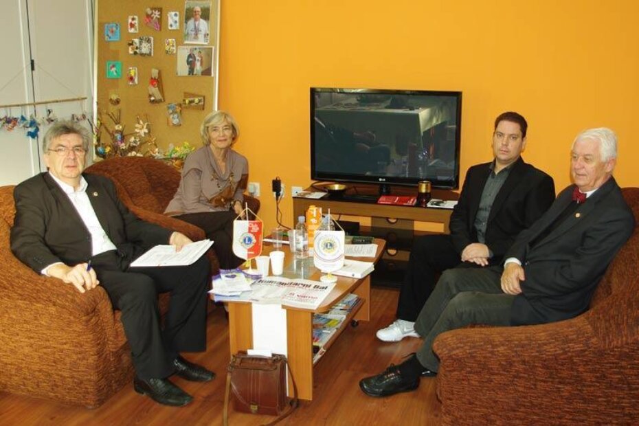 Tajnik Distrikta 126 Zlatko Janković Miloš, predsjednica Lions cluba Poreč Fedora Zorić - Franke, predsjednik Društva invalida Poreč Denis Šergo i guverner Distrikta 126 prof. Jusuf Šehanović na tiskovnoj konferenciji