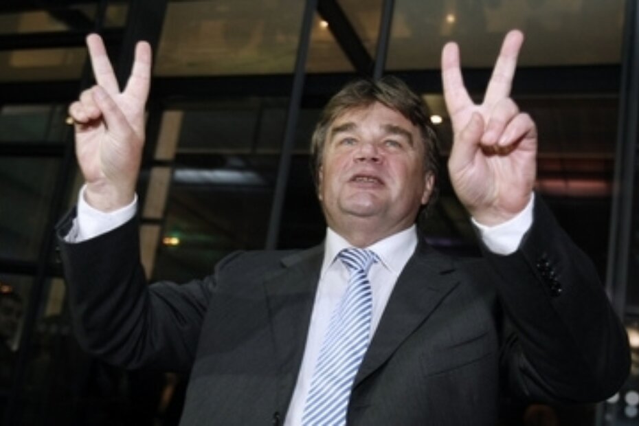 Ivan Jakovčić slavi pobjedu (Goran Mehkek/Cropix)