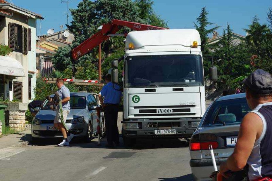 Ovako je ljetos počelo čišćenje: maknuti su domaći automobili, ali i oni u vlasništvu turista